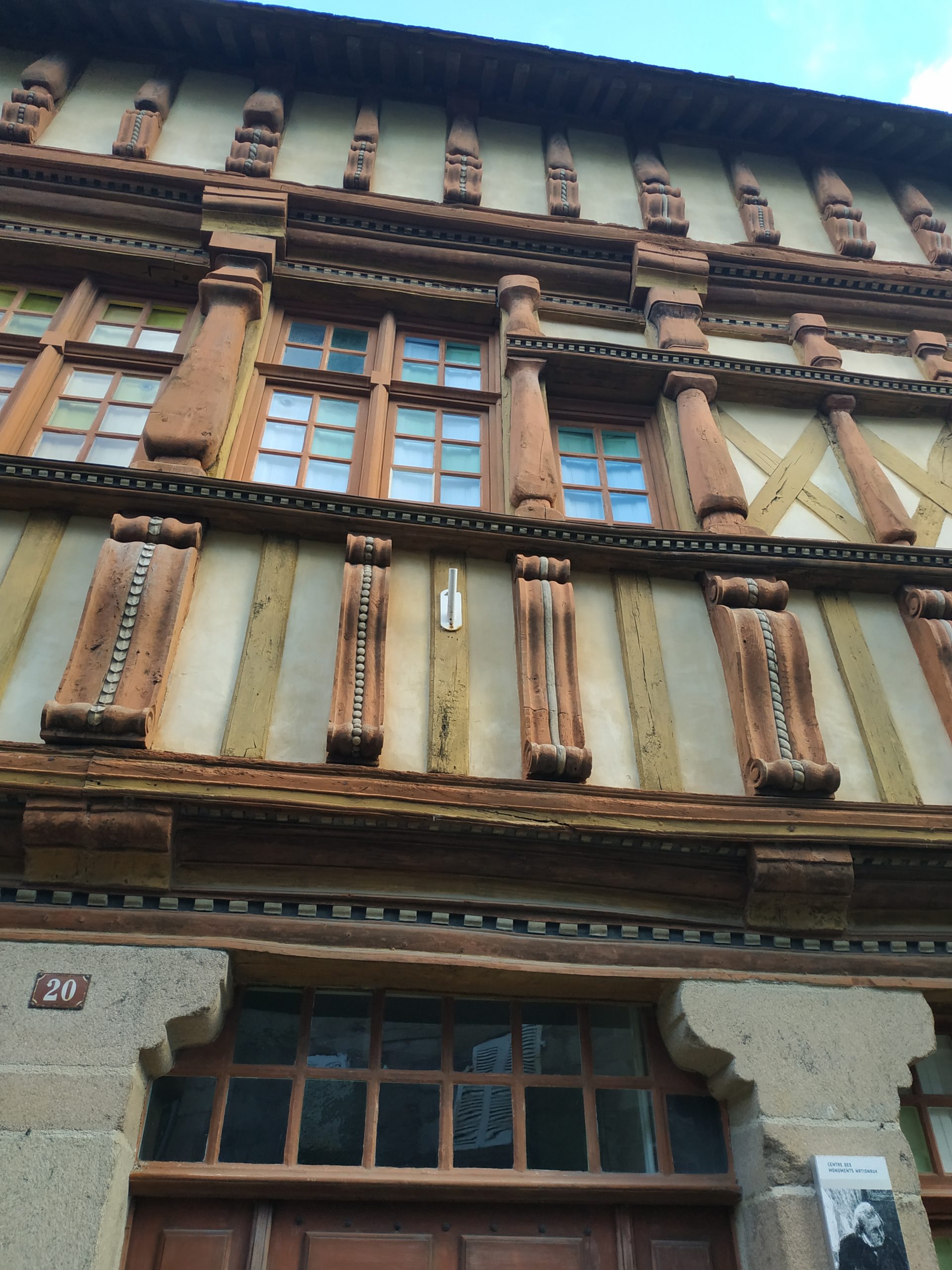 Rue du centre historique de Tréguier, près de la Maison Renan