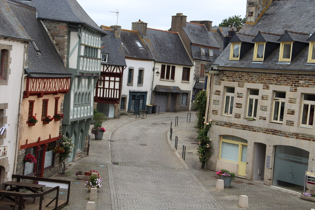 Rue de l'église, La Roche-Derrien (La Roche-Jaudy)